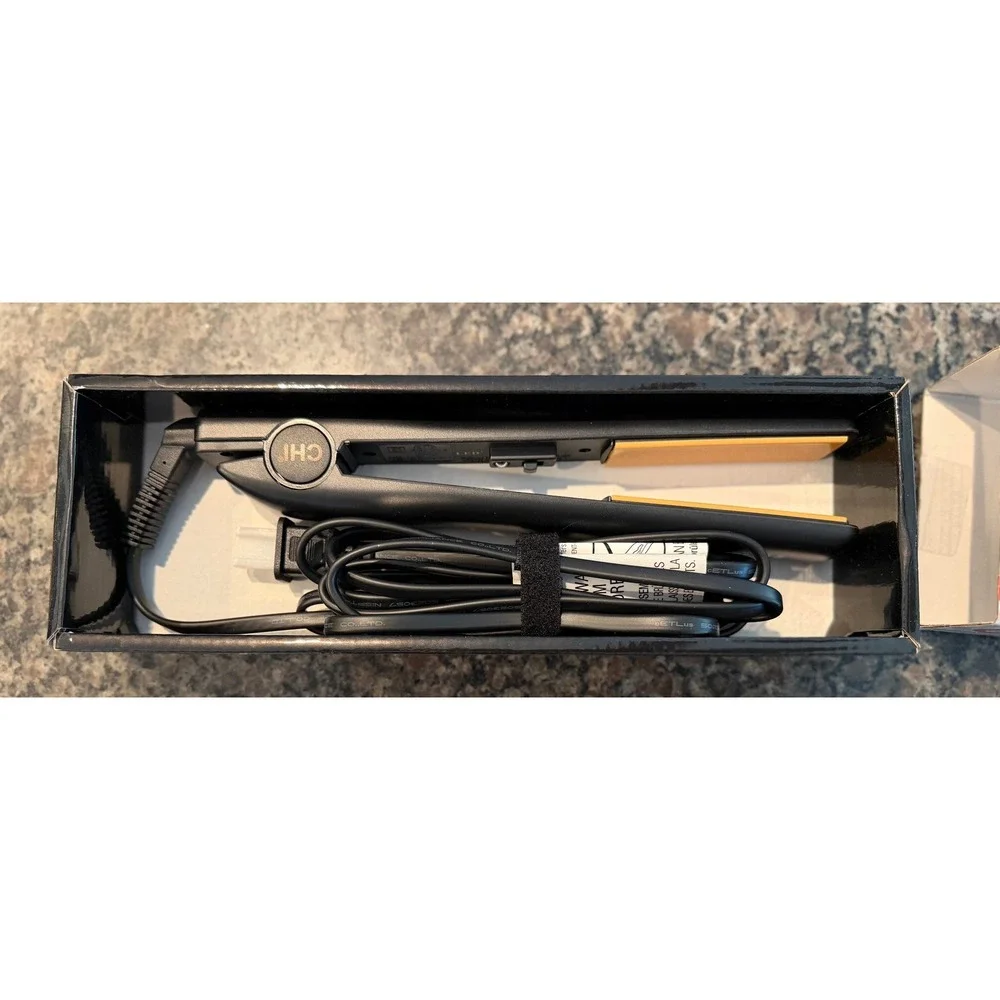 CHI Original 1 Inch Ceramic Hairstyling Iron Flat Iron Black Dual Voltage GF1001